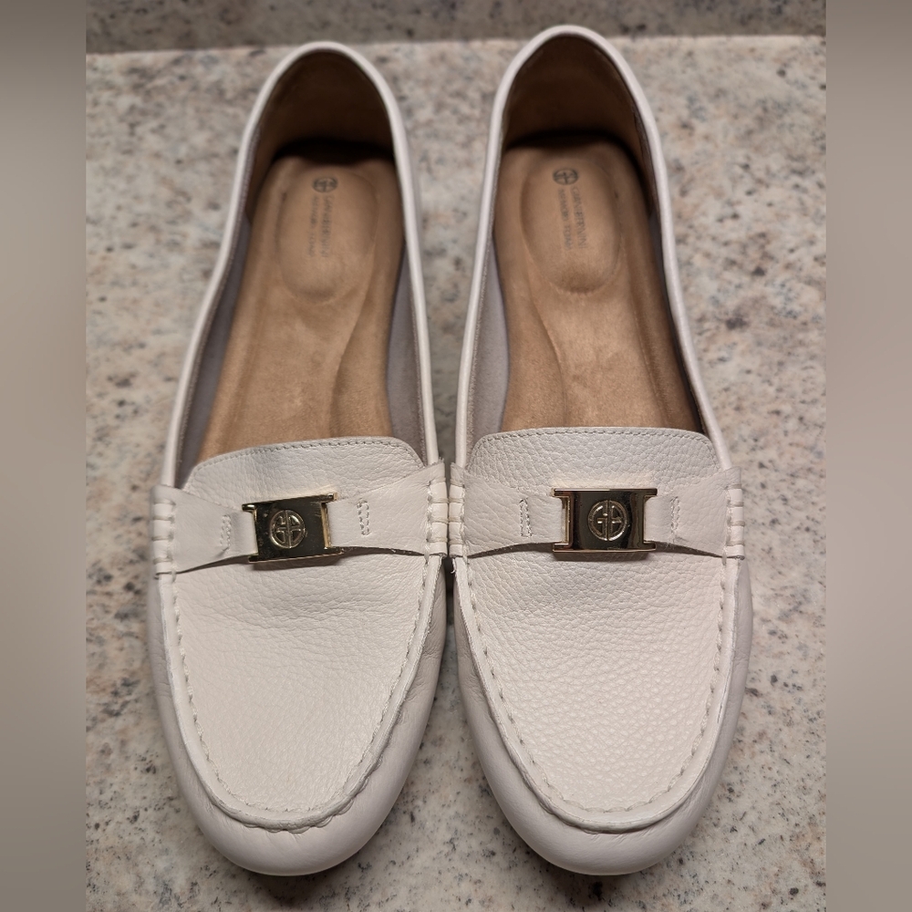 Giani Bernini Dailyn White Leather Loafers with Silver Signature Accent Women's